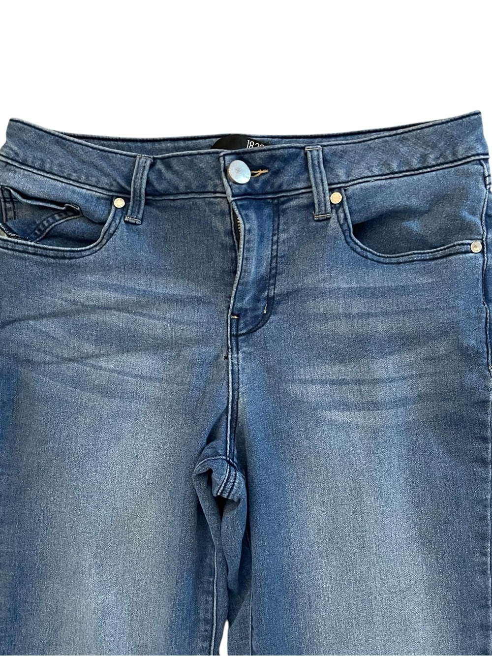 1822 Denim Straight Leg Jeans in Medium Blue Wash - Picture 4 of 6